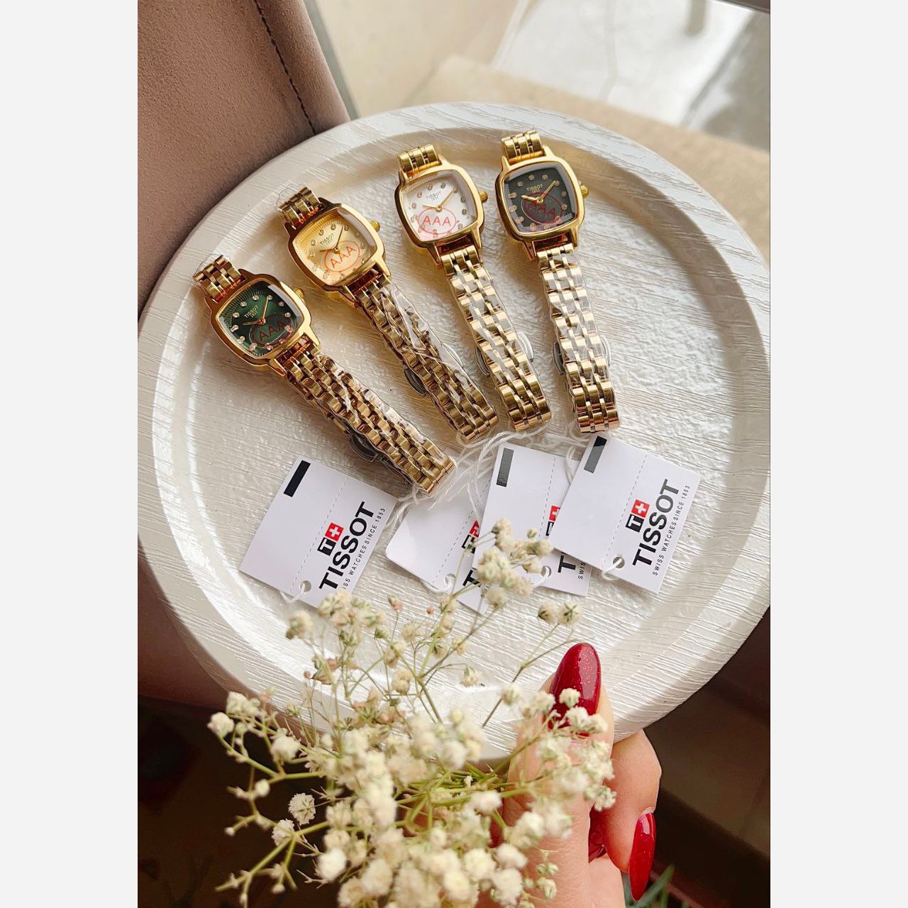 ساعت مچی زنانه تیسوتTISSOT بنداستیل طلایی صفحه مربع سبز ضدآب خاص وجذاب