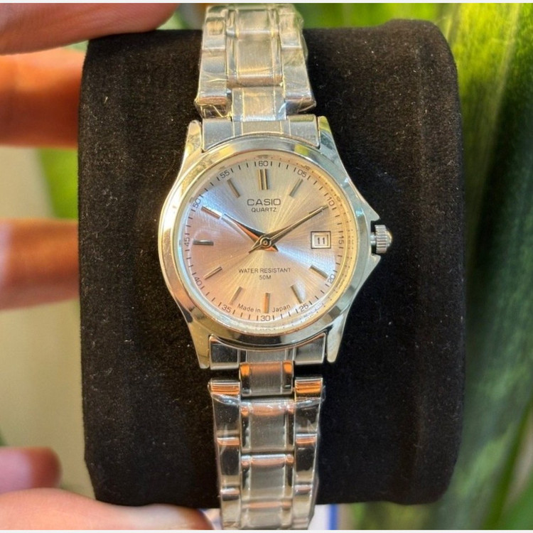 ساعت مچی زنانه کاسیو casio اصل بنداستیل نقره ای صفحه نمایش گرد آبی خاص وجذاب