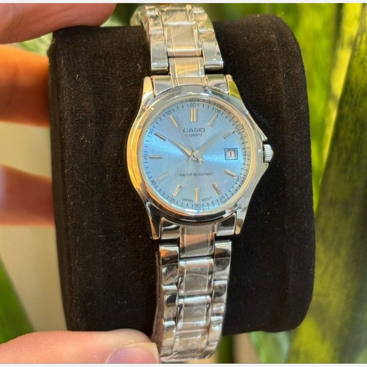 ساعت مچی زنانه کاسیو casio اصل بنداستیل نقره ای صفحه نمایش گرد آبی خاص وجذاب