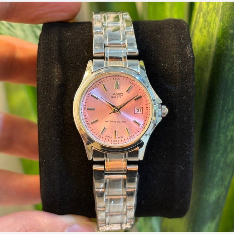 ساعت مچی زنانه کاسیو casio اصل بنداستیل نقره ای صفحه نمایش گرد آبی خاص وجذاب