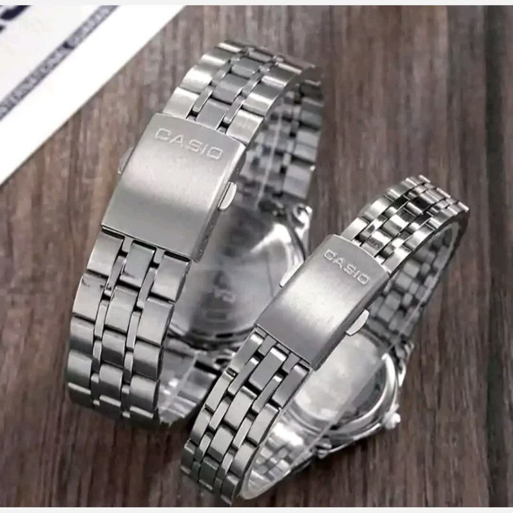 ساعت مچی زنانه کاسیوcasioصفحه گرد آبی بنداستیل نقره ای کد2003