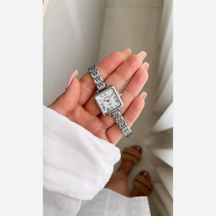 ساعت ظریف زنانه مینیمال شرکتی نقره ای