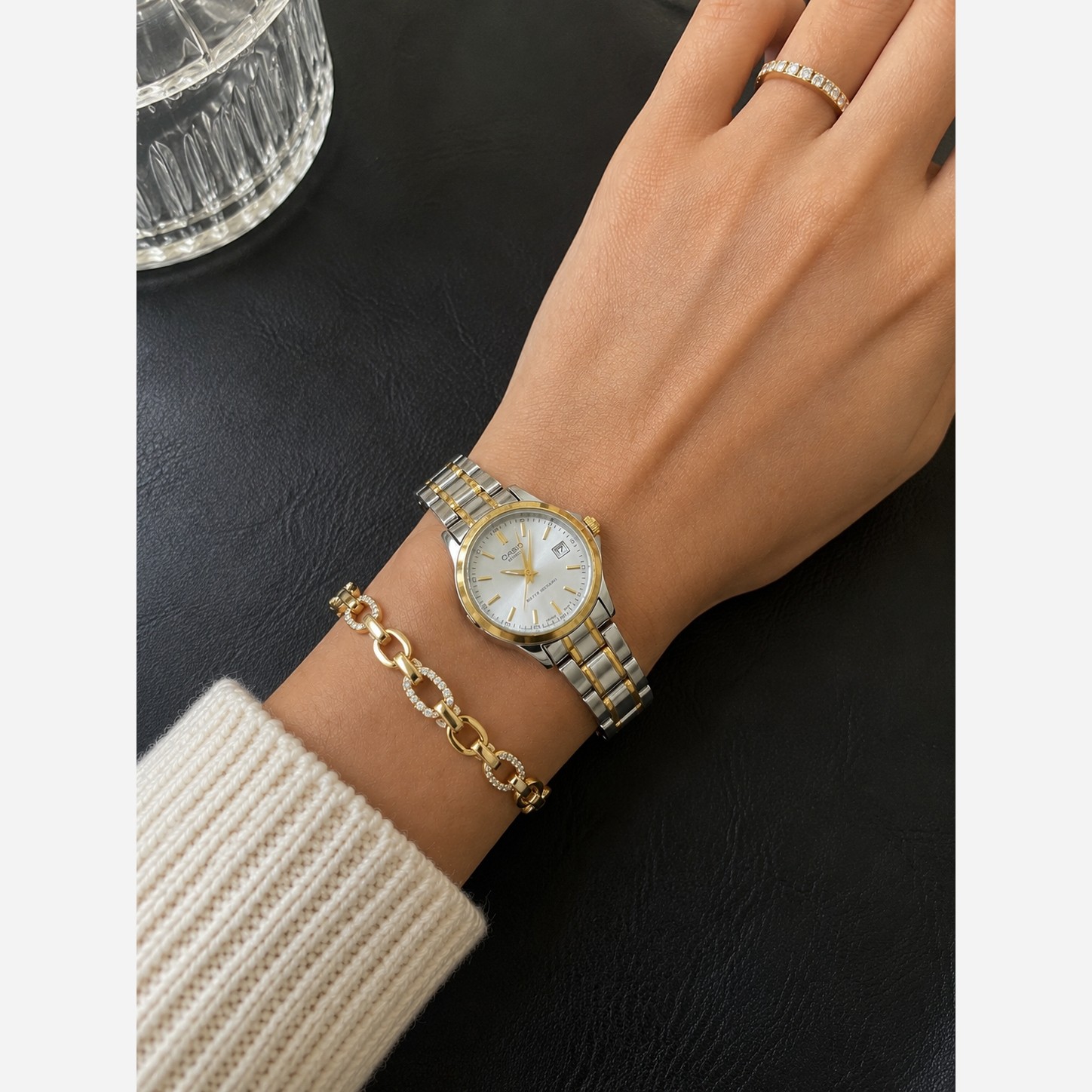 ساعت زنانه و دخترانه کاسیو casio بند استیل نقره ای طلایی تقویم دار