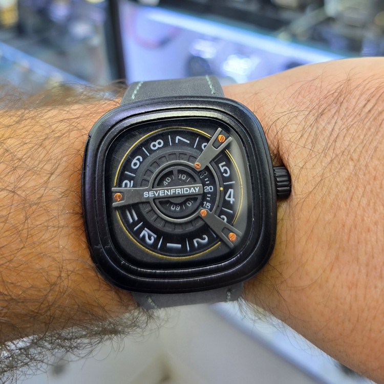 ساعت مچی مردانه سون فرایدی sevenfriday