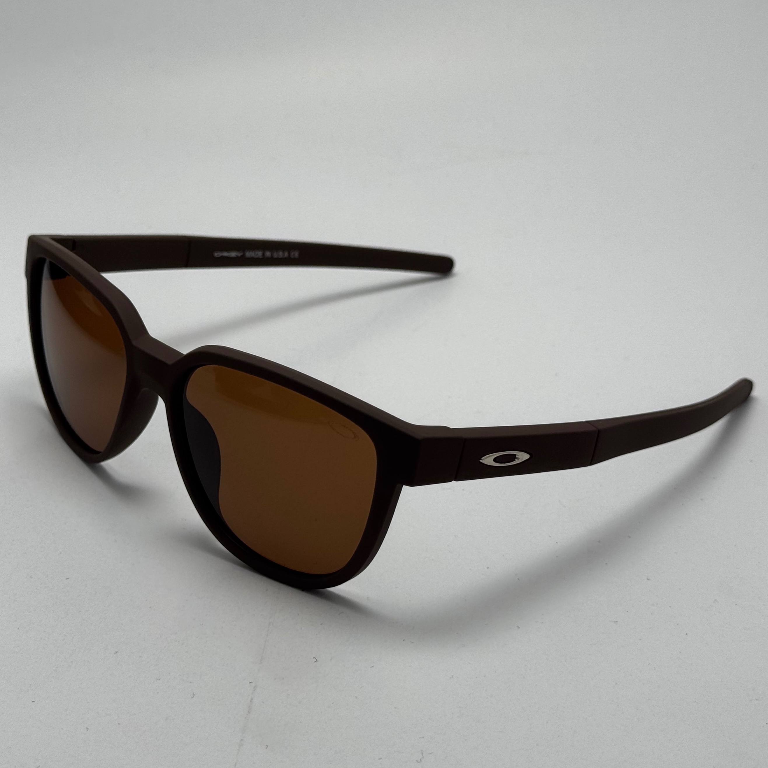 عینک آفتابی اوکلی سبک OAKLEY آمریکایی قهوه ای کد 2435