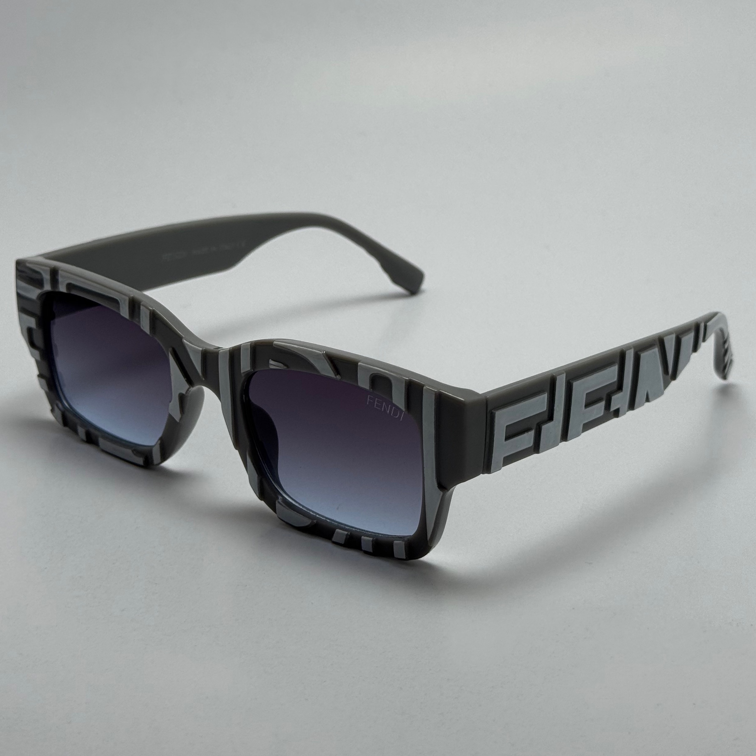 عینک آفتابی فندی FENDI طوسی کد 23087 - کیفیت مستر - لیمیتد ادیشن