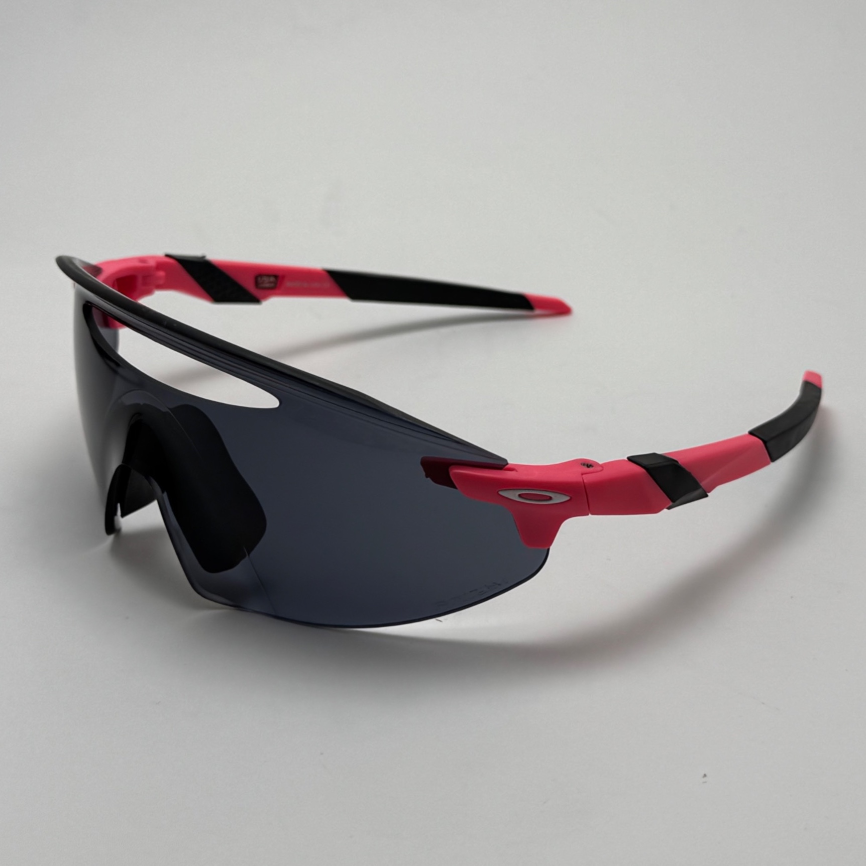 عینک آفتابی اسپرت Oakley اوکلی با لنز PRIZM مشکی دسته صورتی کد 9407