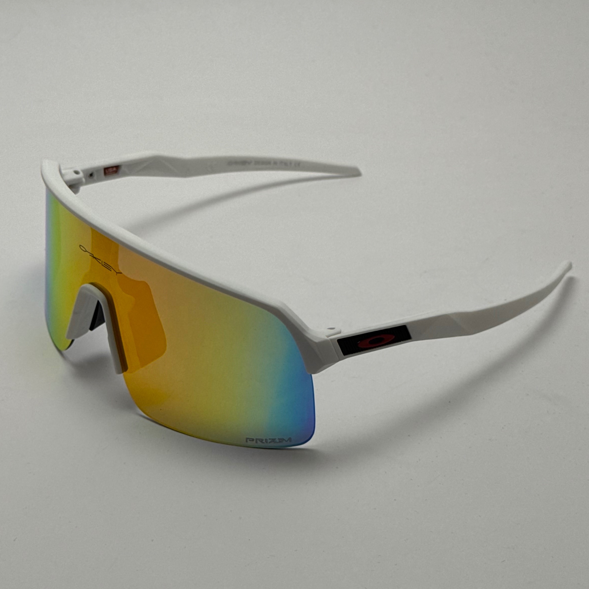 عینک آفتابی اسپرت اوکلی OAKLEY مدل SUTRO فریم سفید عدسی آتیشی