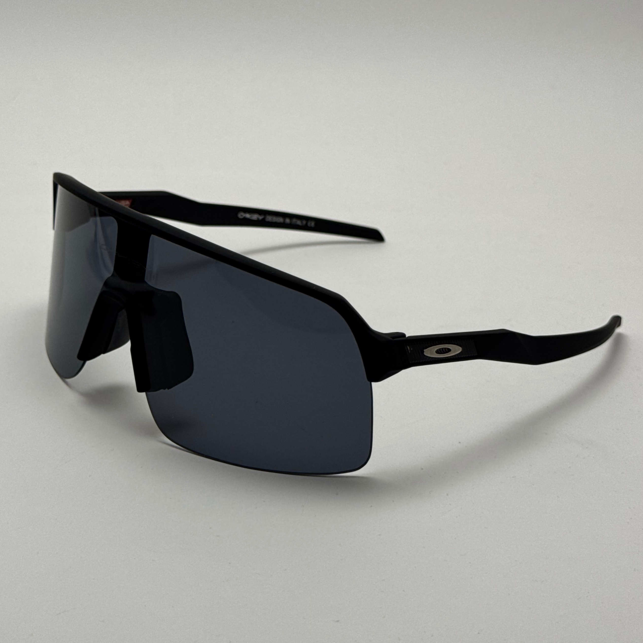 عینک آفتابی اسپرت اوکلی OAKLEY مدل SUTRO تمام مشکی