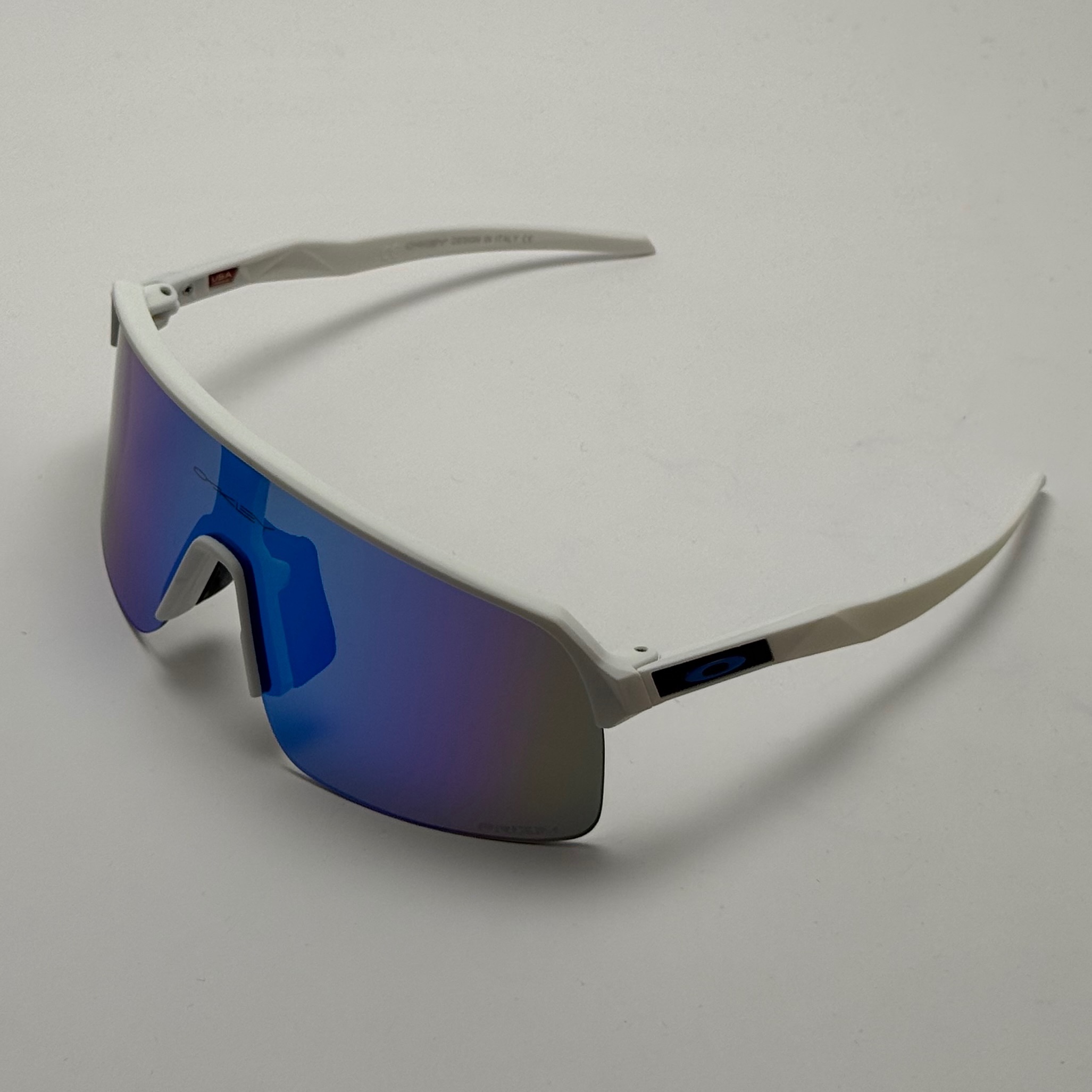 عینک آفتابی اسپرت اوکلی OAKLEY مدل SUTRO فریم سفید عدسی آبی هفت رنگ
