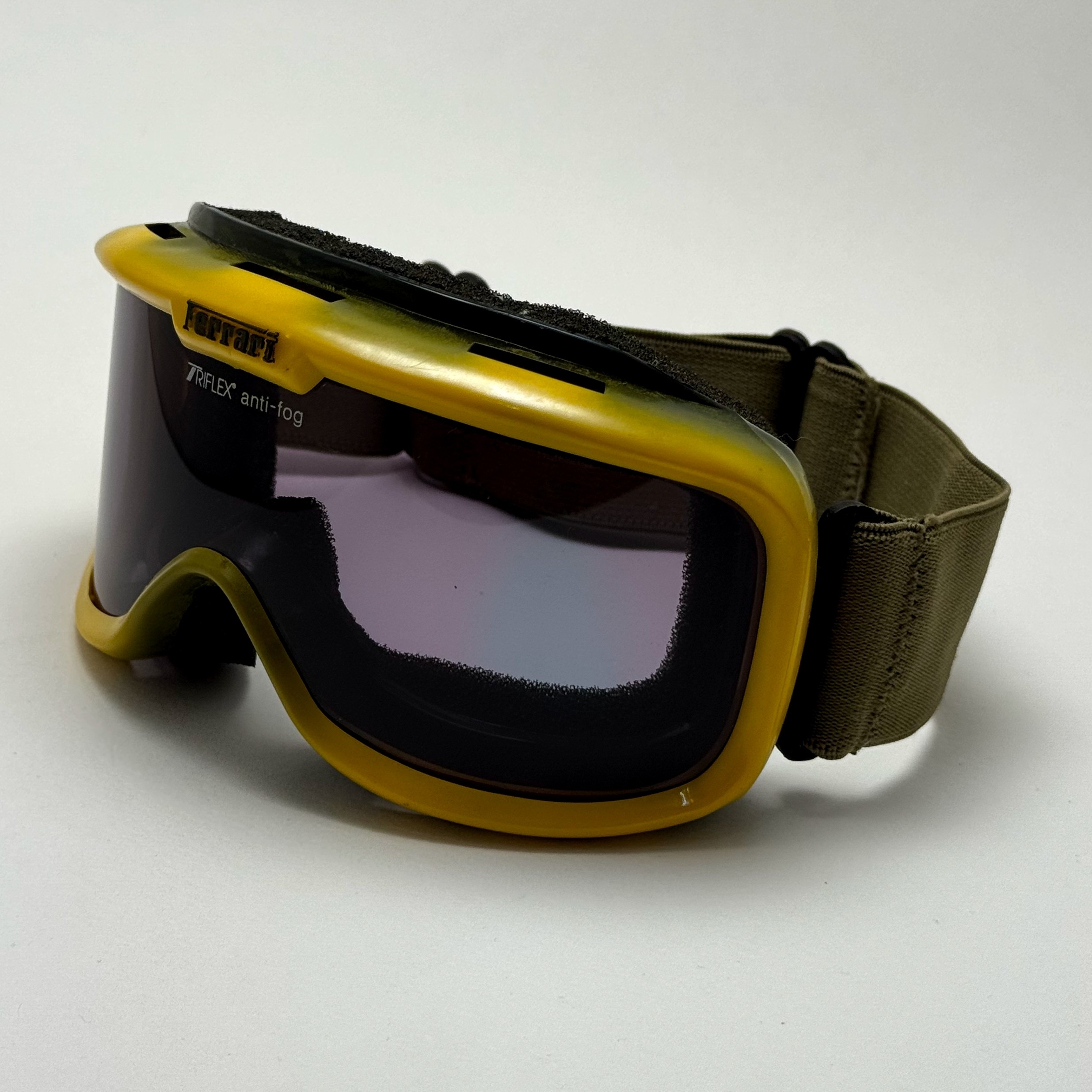 عینک اسپرت و اسکی و موتور سواری و ورزشی برند فراری نرم و نشکن یووی 400 زد بخار مخصوص انواع ورزش