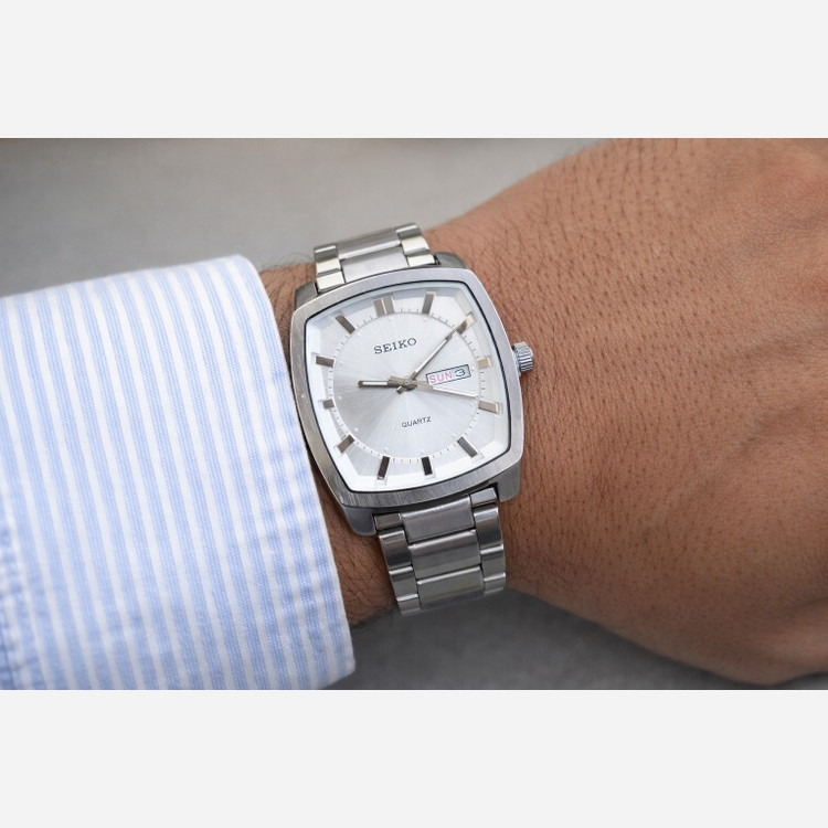 ساعت مردانه سیکو دوتقویم استیل رنگ ثابت دارای دو رنگ متفاوت