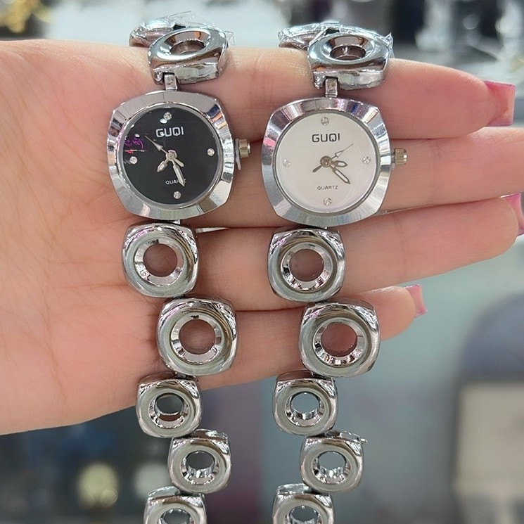 ساعت مچی زنانه GUQIساعت زنانه مارک GUQI نقره ای طلایی