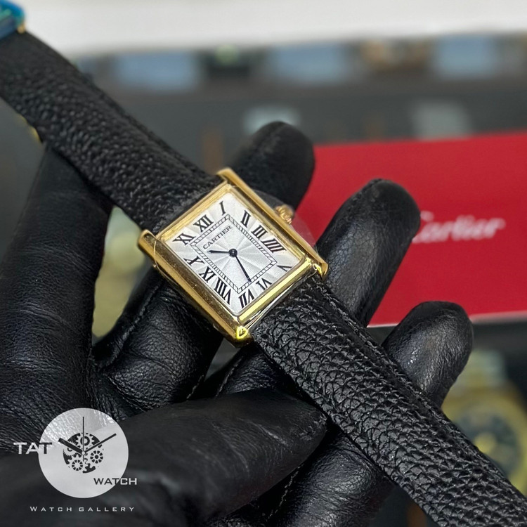 ساعت زنانه کارتیر تانک بند چرمی موتور میوتا ژاپن قفل اصلی یکسال گارانتی جعبه ارسال رایگان Cartier ساعت مچی