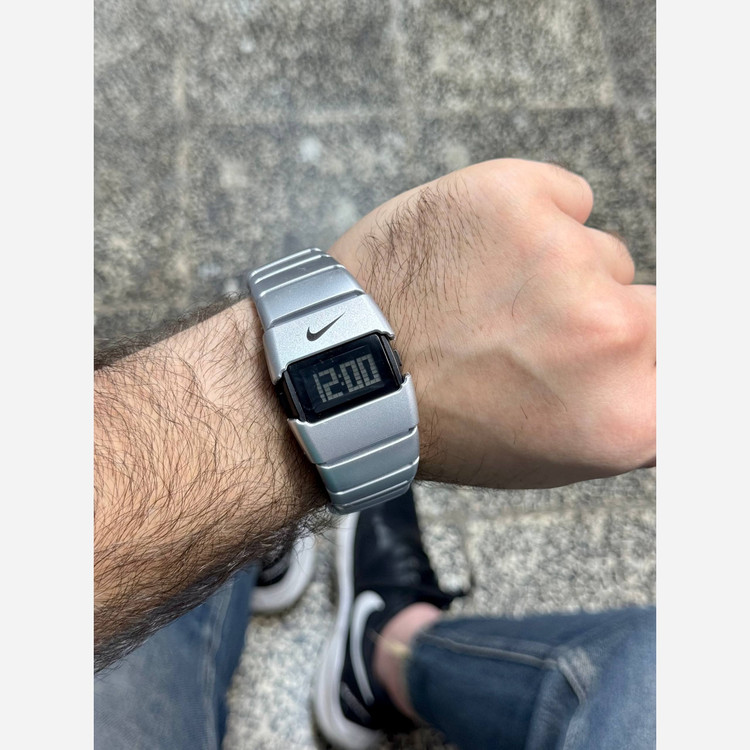 ساعت نایکی nike کیفیت اصلی نایک با جعبه در رنگ بندی
