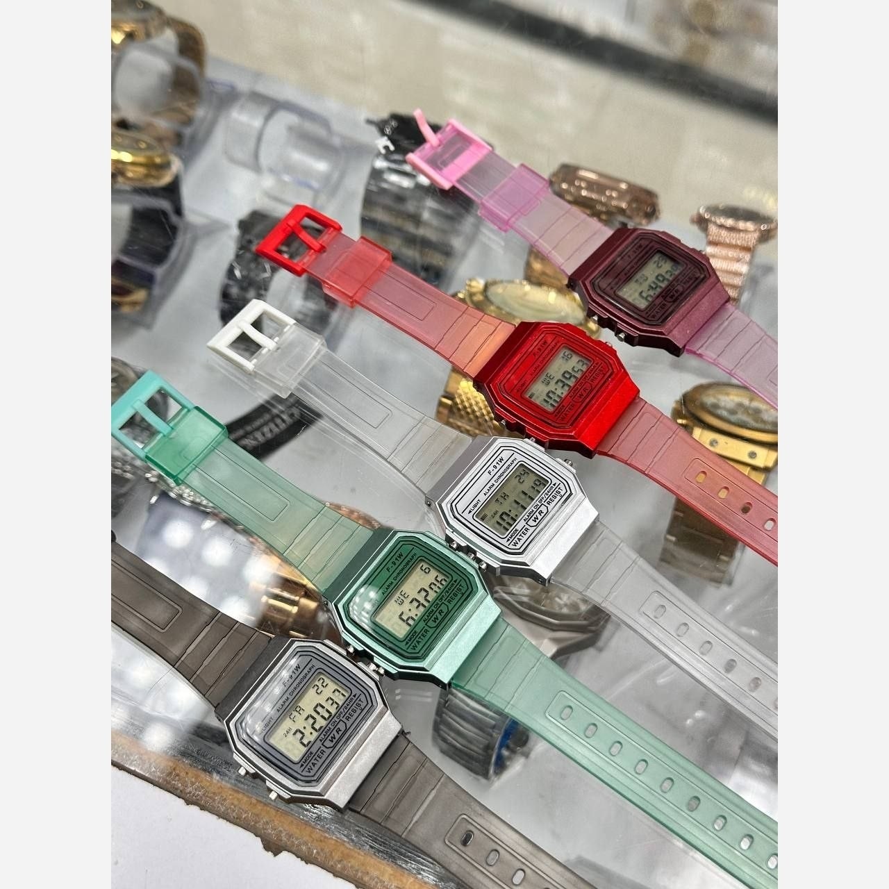 ساعت کاسیو نوستالژی f91 کیفیت درجه یک سایز اسپرت در رنگبندی پرداخت قسطی با جعبه ساعت و ارسال فوری