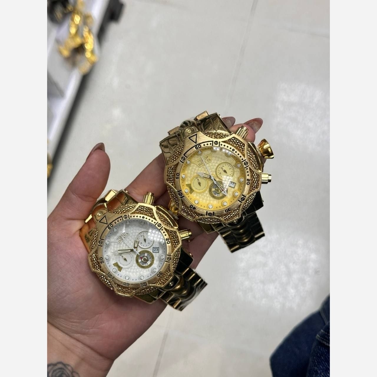 ساعت اینویکتا زئوس سه موتور فعال کرنوگراف کیفیت عالی سنگین درجه یک با جعبه ساعت تمام قسطی