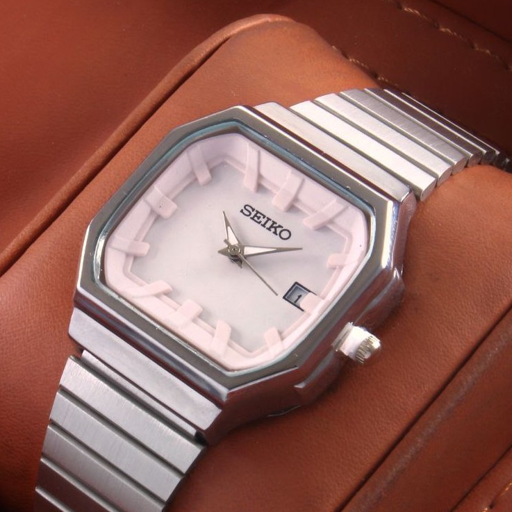 ساعت سیکو مردانه seiko کلاسیک تاریخ دار با جعبه سیلور صفحه سفید