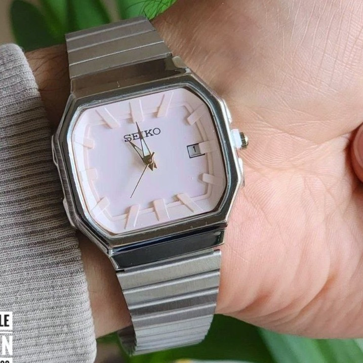 ساعت سیکو مردانه seiko کلاسیک تاریخ دار با جعبه سیلور صفحه سفید