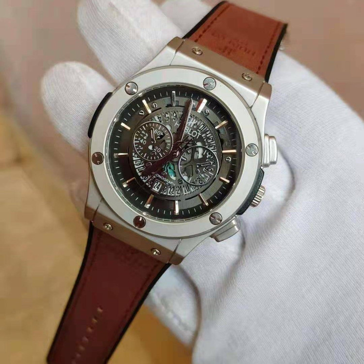 ساعت هابلوت مردانه Hublot watch کیفیت قوی بدنه چرمی و حک لوگو با جعبه و ارسال
