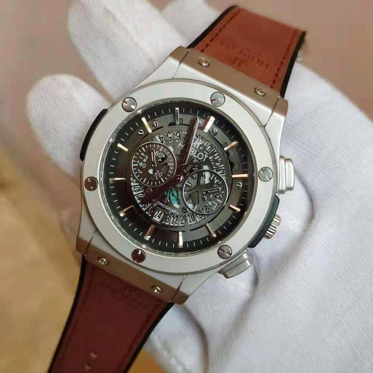 ساعت هابلوت Hublot در رنگبندی قهوه ای شارژ شد