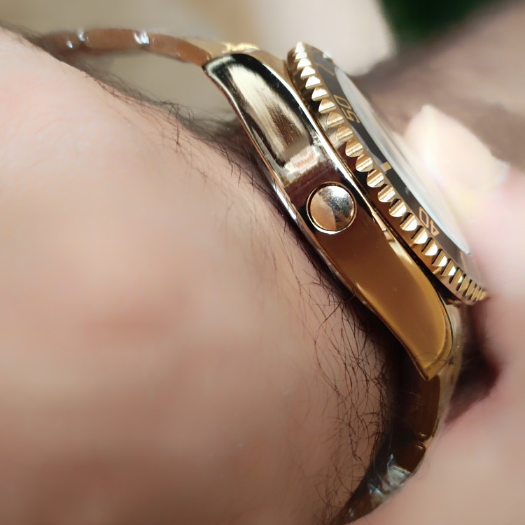 ساعت رولکس ساب مارین سری نایاب gas escape valve زه چرخان رنگ ثابت Rolex submariner gas escape valve