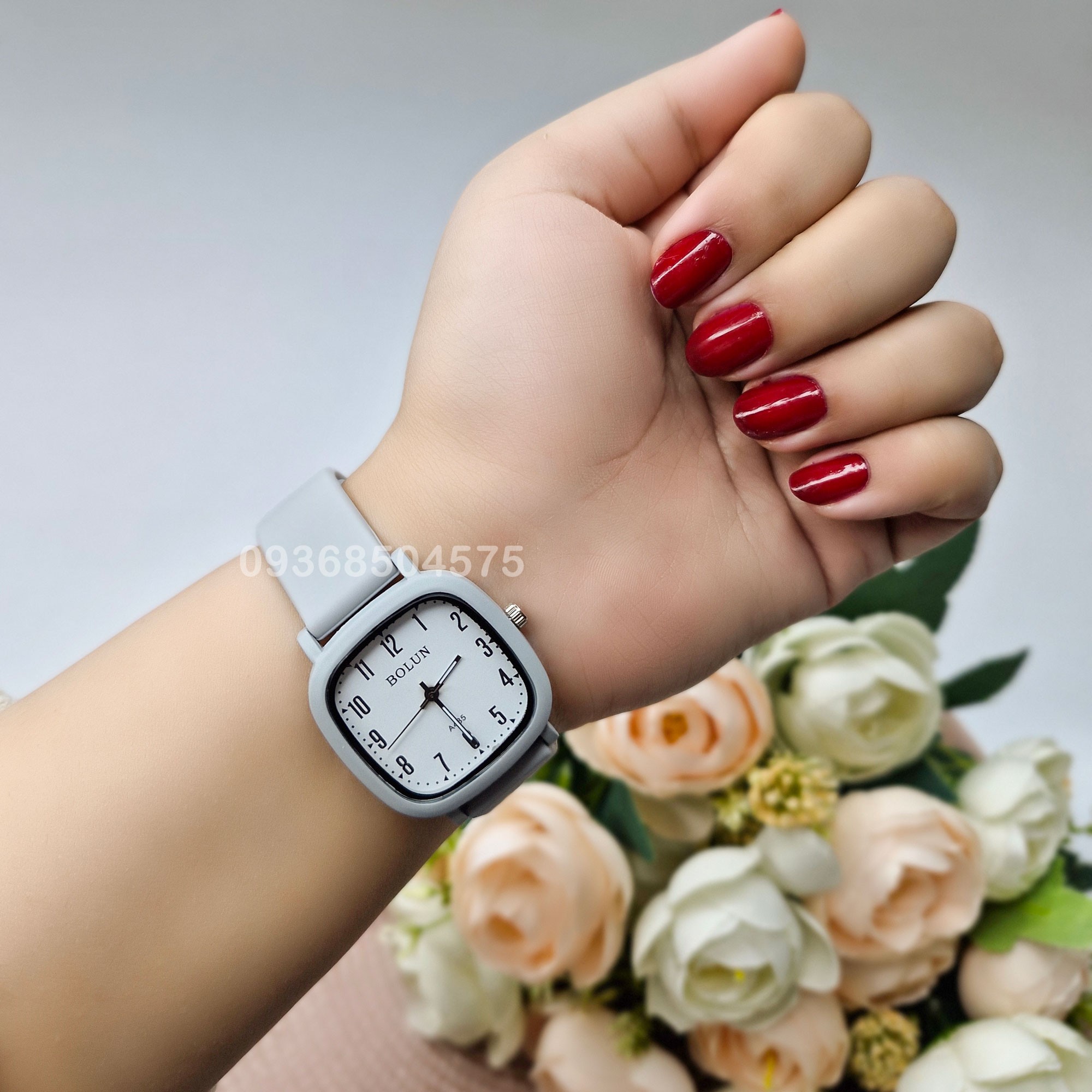 ساعت زنانه بولون مربع طوسی