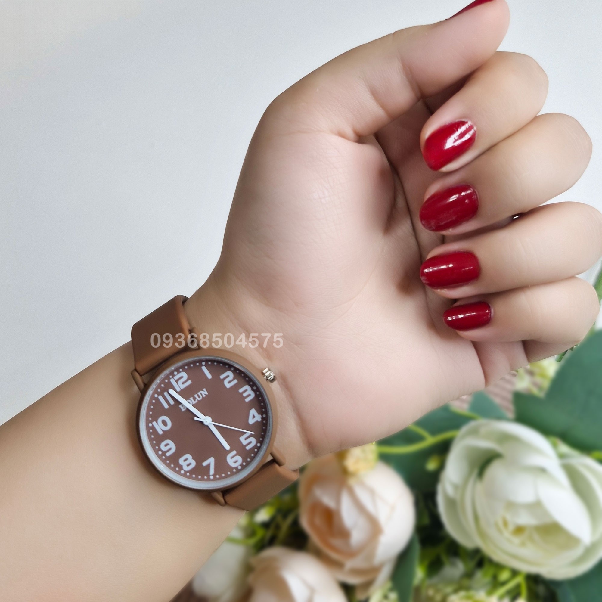 ساعت زنانه بولون قهوه ای شماره دار.