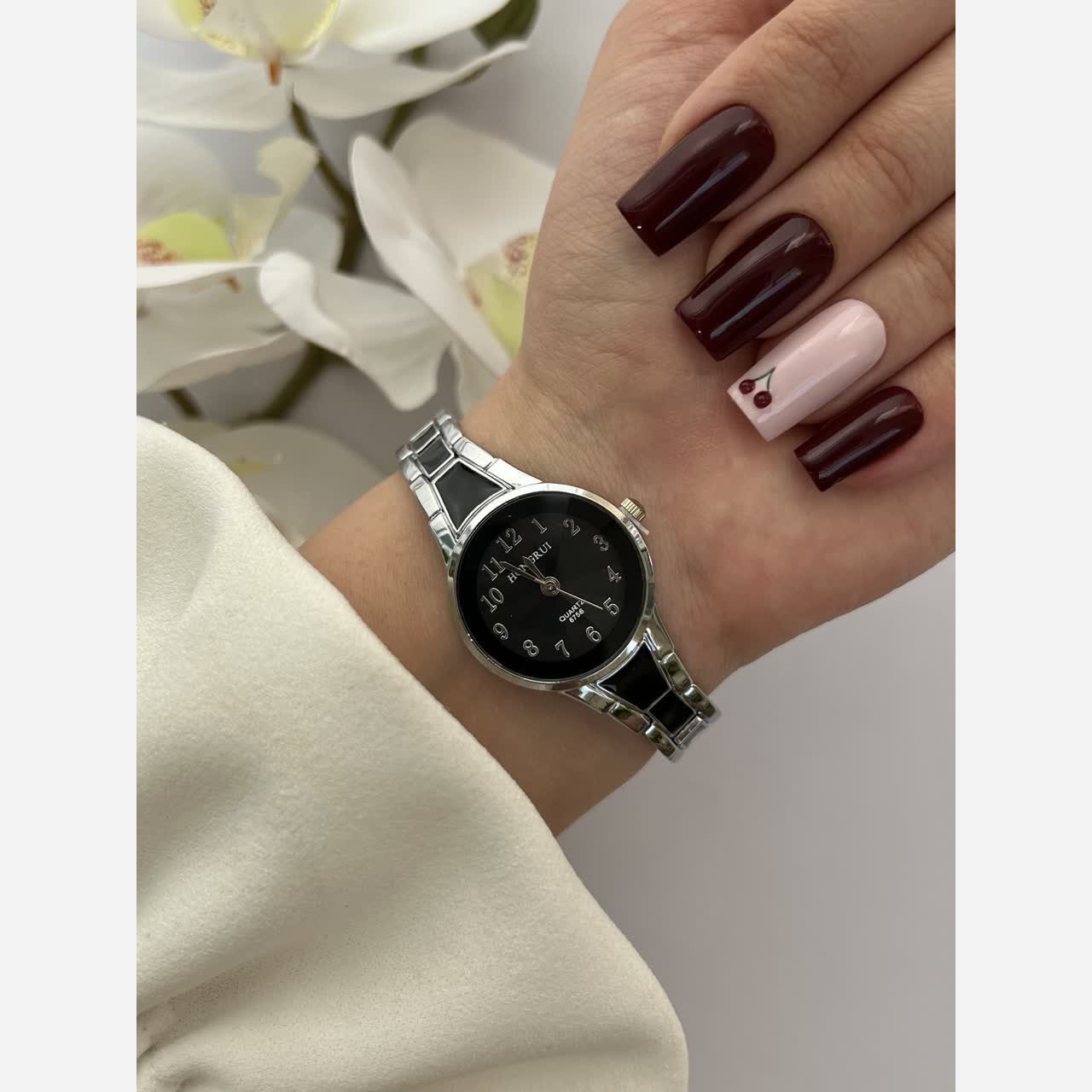 ساعت زنانه ظریف مشکی نقره