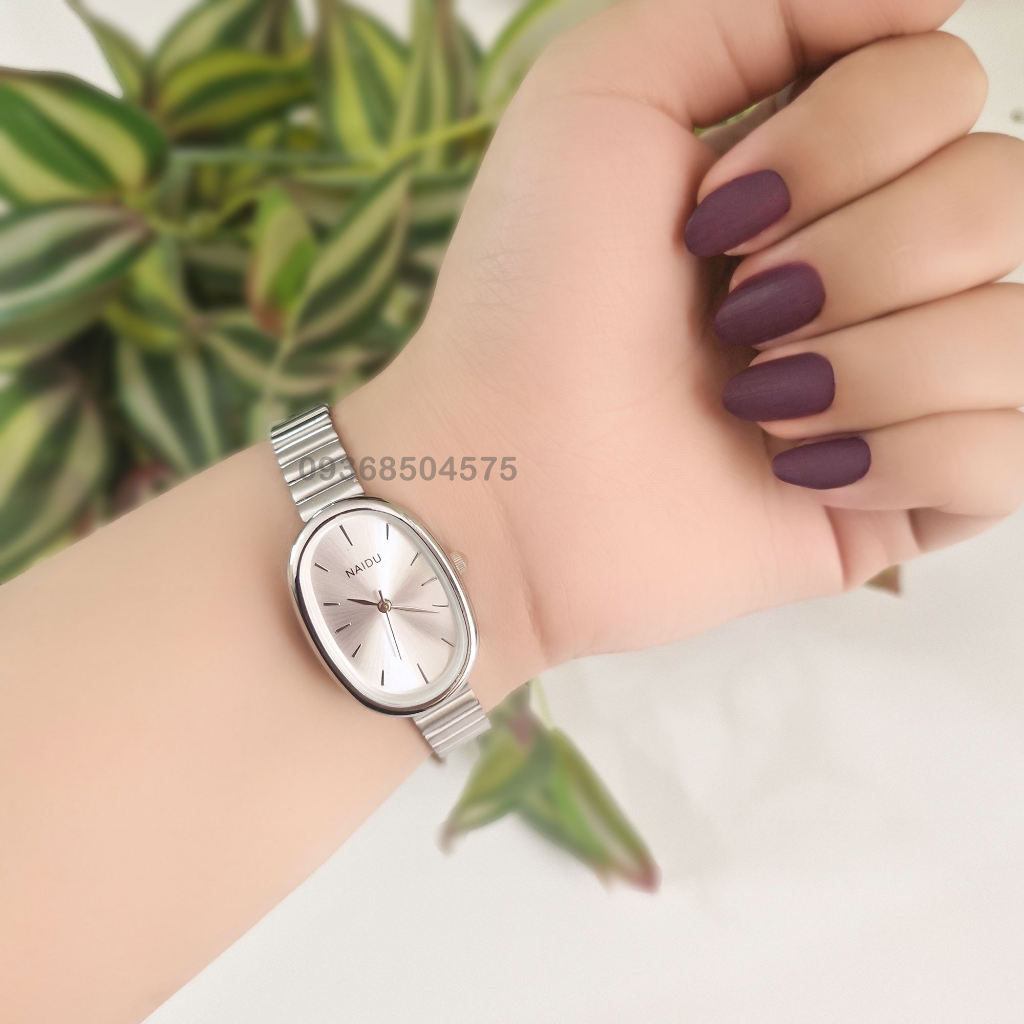 ساعت زنانه نایدو نقره ای بیضی