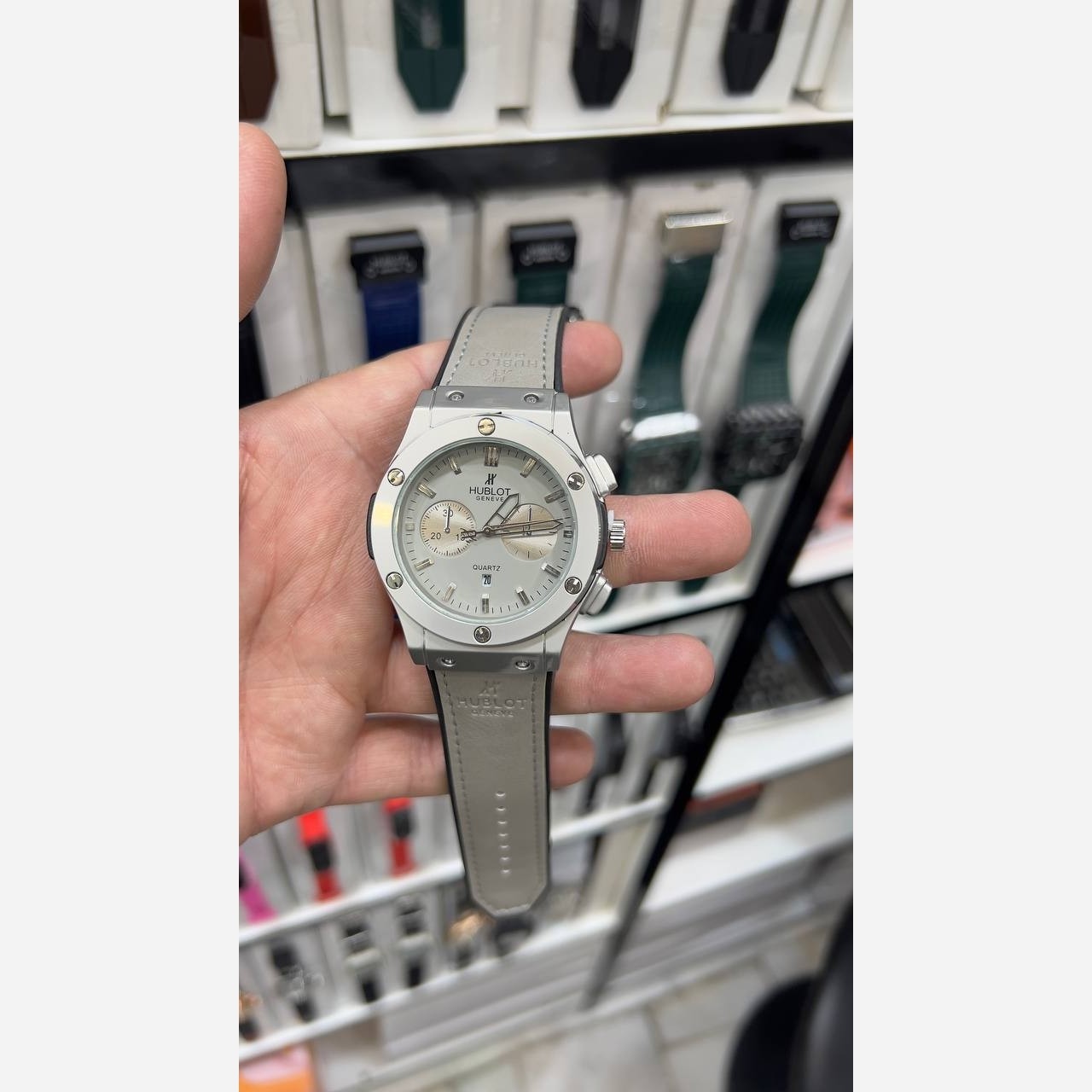 ساعت مردانه هابلوت طرح سه موتور