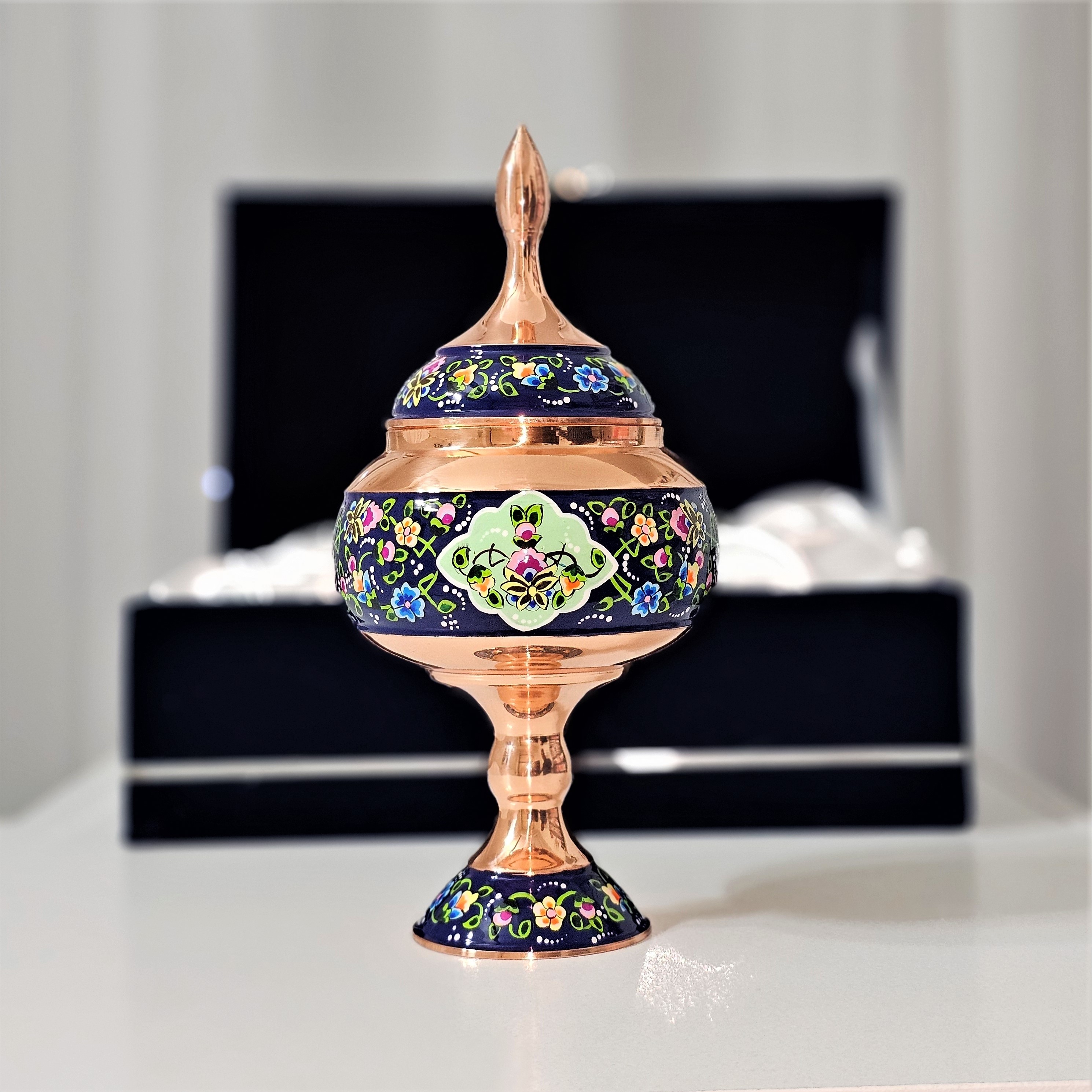 شکلات خوری مس و پرداز  23 سانتی به همراه جعبه فانتزی