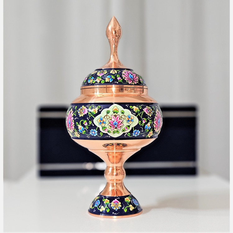 شکلات خوری مسی پایه دار مس و پرداز ارتفاع 29به همراه جعبه فانتزی