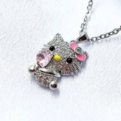 پلاک و آویز گردنبند آبکاری نقره طرح کیتی Hello Kitty نگین کاری رنگ ثابت کد amp (پس کرایه)