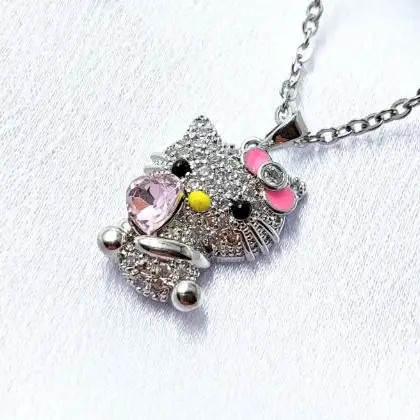 پلاک و آویز گردنبند آبکاری نقره طرح کیتی Hello Kitty نگین کاری رنگ ثابت کد amp (پس کرایه)