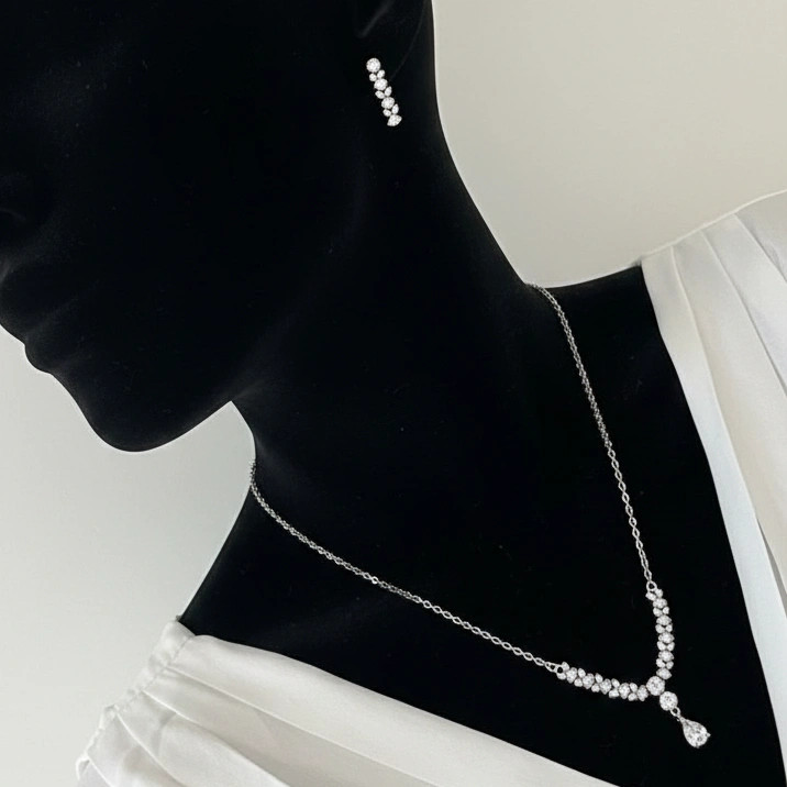 ست گردنبند و گوشواره زنانه طرح آویز اشک جواهری نگین زیرکن رنگ نقره ای آبکاری نقره رنگ ثابت کد zmc (پس کرایه)