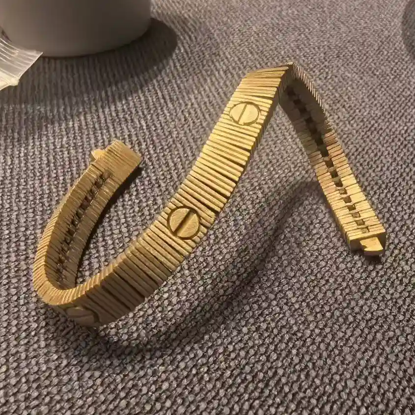 دستبند زنانه مدل کارتیر Cartier استیل ضد حساسیت رنگ ثابت کد zsm (پس کرایه)