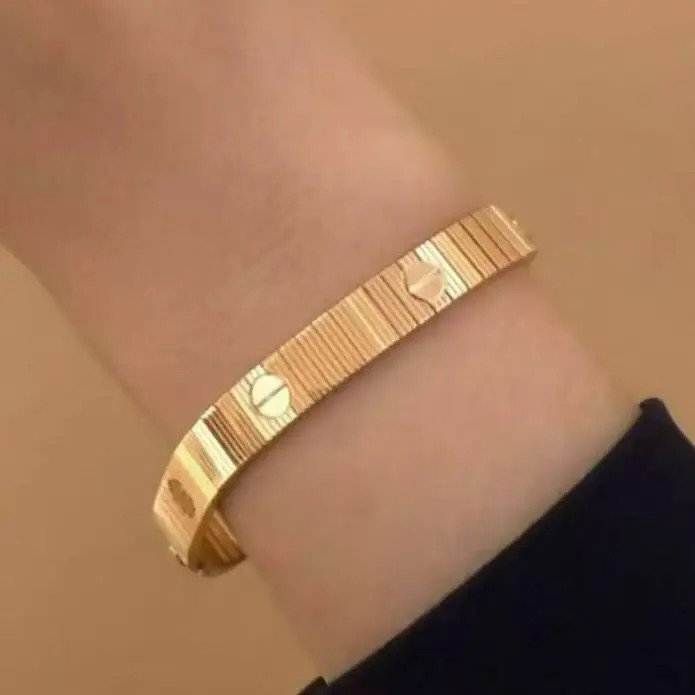 دستبند زنانه مدل کارتیر Cartier استیل ضد حساسیت رنگ ثابت کد zsm (پس کرایه)