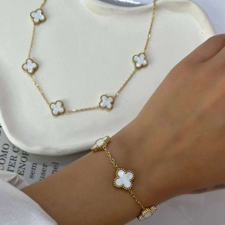 ست دستبند و گردنبند طرح ونکلیف Van Cleef رنگ ثابت با کیفیت بالا کد zmc (پس کرایه)