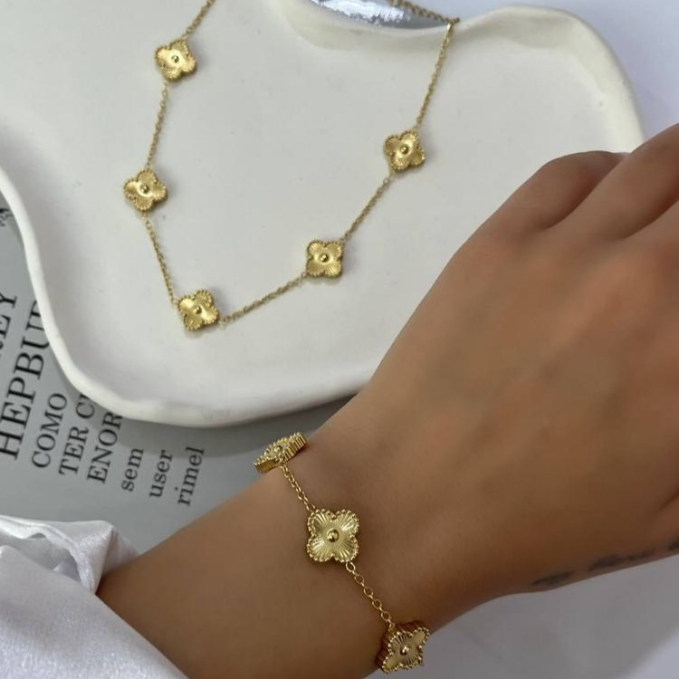 ست دستبند و گردنبند طرح ونکلیف Van Cleef رنگ ثابت با کیفیت بالا کد zmc (پس کرایه)