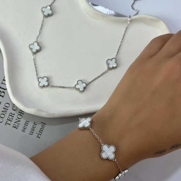 ست دستبند و گردنبند طرح ونکلیف Van Cleef رنگ ثابت با کیفیت بالا کد zmc (پس کرایه)