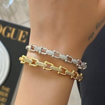 دستبند بنگل زنانه مدل تیفانی Tiffany نگین کاری شده فری سایز freesize رنگ ثابت با کیفیت بالا کد zmc (پس کرایه)