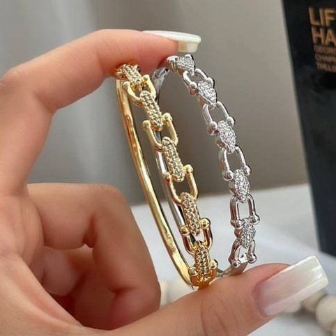 دستبند بنگل زنانه مدل تیفانی Tiffany نگین کاری شده فری سایز freesize رنگ ثابت با کیفیت بالا کد zmc (پس کرایه)