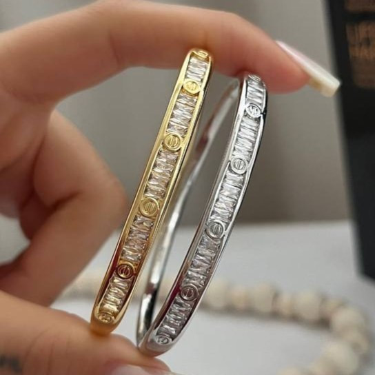 دستبند بنگل زنانه مدل کارتیر Cartier نگین تنیسی فری سایز freesize رنگ ثابت با کیفیت بالا کد zmc (پس کرایه)