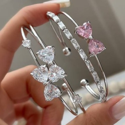 دستبند بنگل زنانه طرح جواهری و پاپیونی و قلب فری سایز freesize رنگ ثابت با کیفیت بالا کد zmc (پس کرایه)
