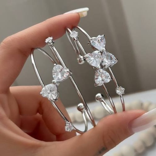 دستبند بنگل زنانه طرح جواهری و پاپیونی و قلب فری سایز freesize رنگ ثابت با کیفیت بالا کد zmc (پس کرایه)