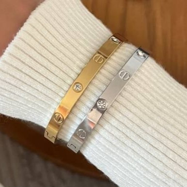 دستبند بنگل زنانه طرح کارتیر Cartier نگین دار فری سایز freesize رنگ ثابت با کیفیت بالا کد zmc (پس کرایه)