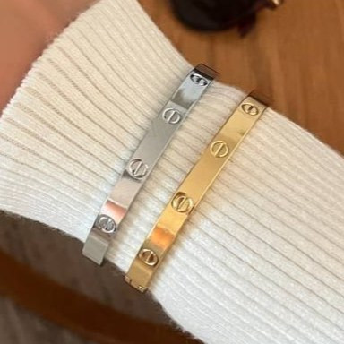 دستبند بنگل زنانه طرح کارتیر Cartier میخی فری سایز freesize رنگ ثابت با کیفیت بالا کد zmc (پس کرایه)