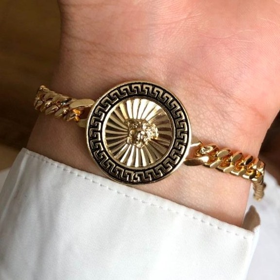 دستبند زنانه زنجیر کارتیر Cartier طرح ورساچ Versace رنگ ثابت کد zsm (پس کرایه)