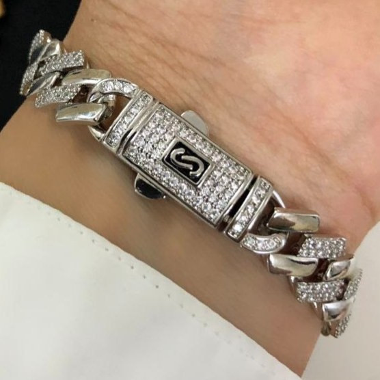 دستبند زنانه جواهری طرح کارتیر Cartier نگین کاری شده فری سایز Freesize قفل کوبایی رنگ ثابت کد zsm (پس کرایه)